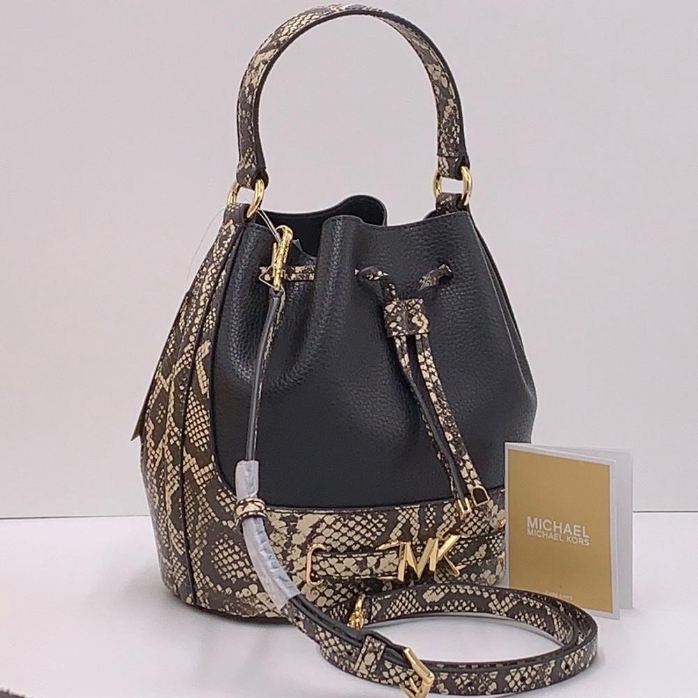 MICHAEL KORS 
Reed Md Pebbled Leather Belted Bucket Messenger Satchel Crossbody - Picture 2 of 16